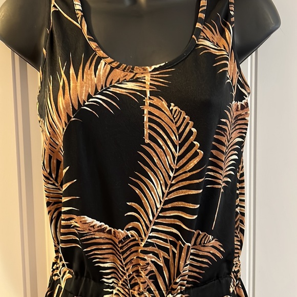 2/$20 Tropical leaf print romper Nicole miller - Picture 7 of 10